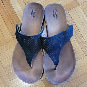 Clarks Collection Womens Perforated Thong Sandals Size 9